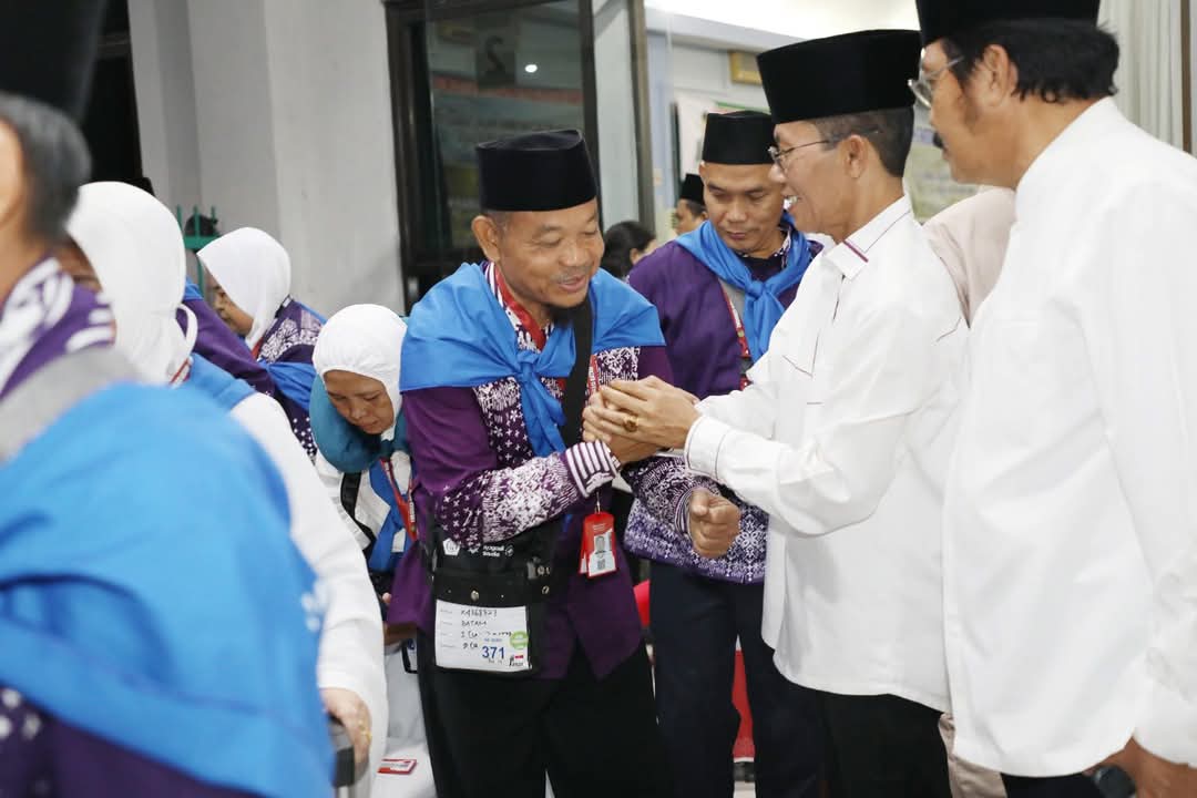 Amsakar melepas JCH Kloter 1 Embarkasi Batam ke Tanah Suci