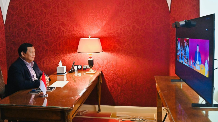 Presiden Prabowo Subianto memimpin rapat melalui video conference terkait penandatanganan kesepakatan bersama Gubernur Aceh dan Gubernur Sumatra Utara pada Selasa, 17 Juni 2025.