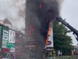 INSIDEN KEBAKARAN PAPAN REKLAME DI BATAM DAN KLARIFIKASI UNDIAN IPHONE 16
