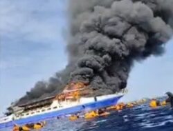 Kapal Motor Barcelona V  terbakar