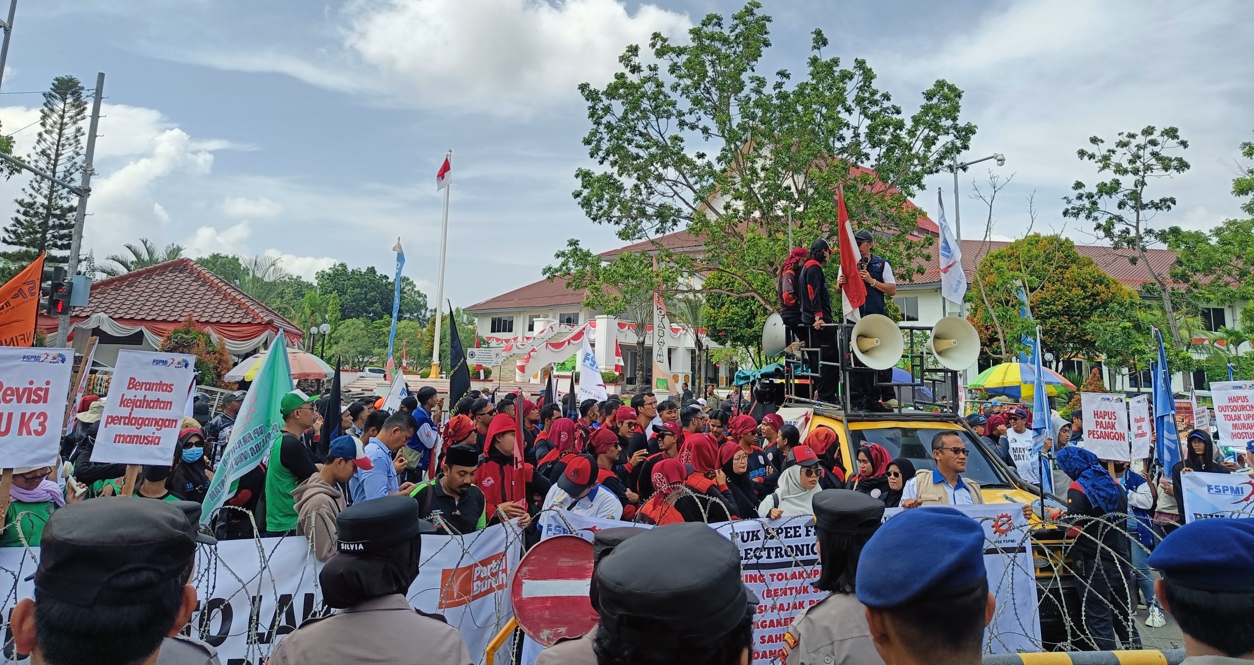 AKSI DEMO - Masa aksi buruh di Kantor Walikota Batam_Kamis 28 Agustus 2025