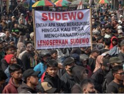 Bupati Pati di Ujung Tanduk