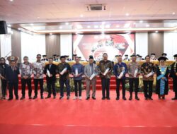 Amsakar dan Aneng Hadiri Wisuda Unrika ke-40