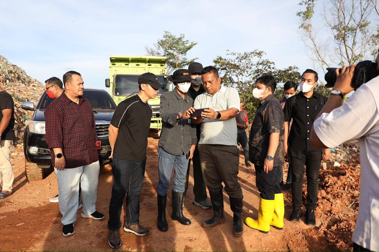 Wali Kota Batam Amsakar Achmad tinjau progres jalan lingkar TPA Punggur, Minggu (23/11/2025)