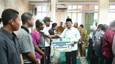 Ansar Serahkan Bantuan & Biayai BPJS
