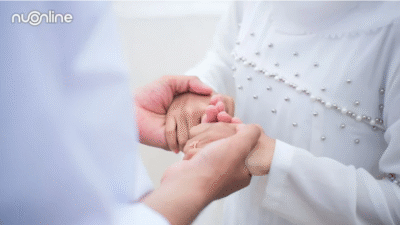 Hukum Ciuman Saat Berpuasa