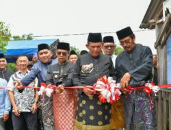 Ansar Ahmad Resmikan Tambatan Perahu Nelayan Teluk Umah, Didampingi Nurdin Basirun