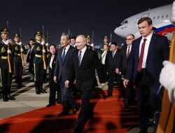 Trump Dicueki, Putin Disambut Meriah